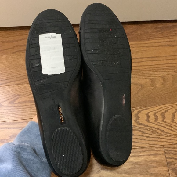 NWT Neiman Marcus leather black ballet flats with patent leather toe - Picture 2 of 3